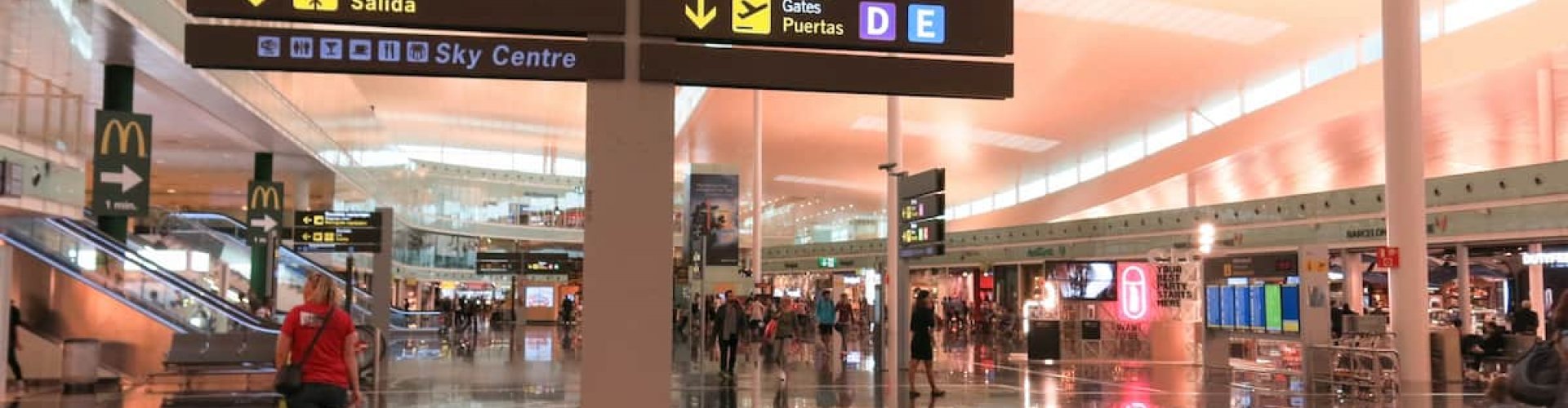 Airport shuttle service at Barcelona El Prat Airport