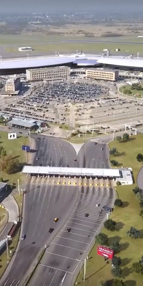 Shuttle bus arriving at hotel near Ministro Pistarini Airport