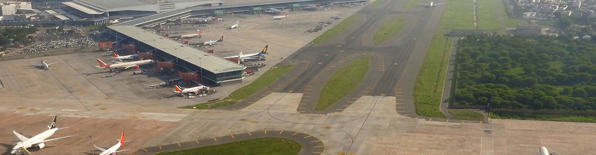 Transportation options near Indira Gandhi Airport, IN hotels