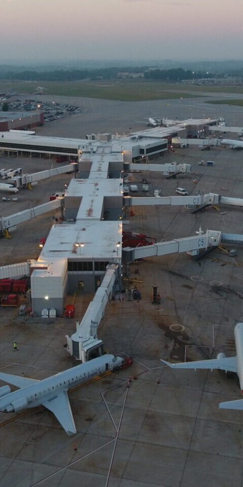 Hotel shuttle service to Des Moines Intl Airport