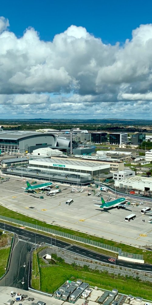 Travel shuttle near Dublin Airport hotel