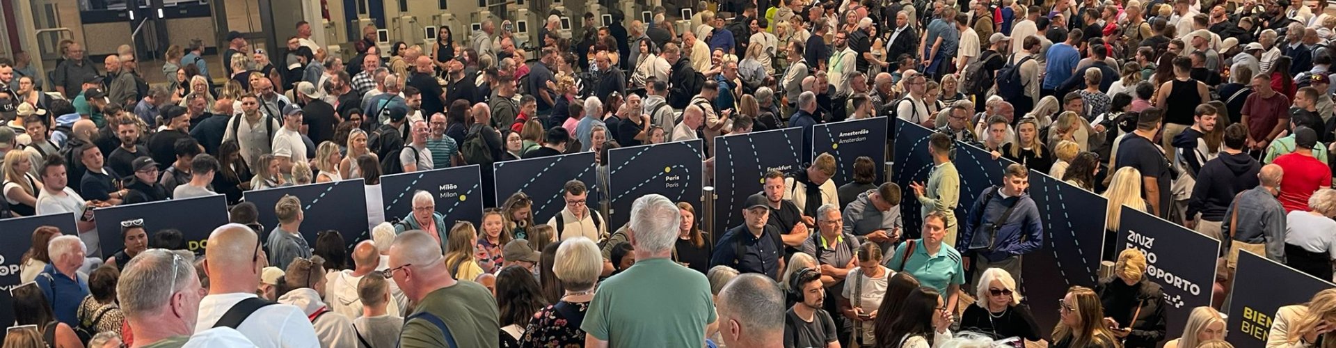 Relaxing hotel room near Faro Airport